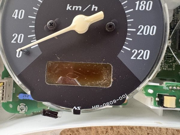 &Epsilon;&pi;&iota;&sigma;&kappa;&epsilon;&upsilon;ή &kappa;&alpha;&mu;έ&nu;&eta;&sigmaf; &omicron;&theta;ό&nu;&eta;&sigmaf; LCD &alpha;&pi;ό &kappa;&omicron;&nu;&tau;έ&rho; &mu;&eta;&chi;&alpha;&nu;ή&sigmaf; HONDA CBF 600 2004