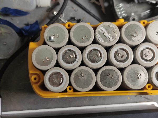 &Alpha;&nu;&alpha;&gamma;ώ&mu;&omega;&sigma;&eta; &mu;&pi;&alpha;&tau;&alpha;&rho;ί&alpha;&sigmaf; Dewalt flexvolt 9A